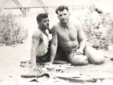 1956 Chicos sin camisa Muy guapos Hombres Baúles abultados Abrazando Gay Int Foto de colección segunda mano  Embacar hacia Argentina