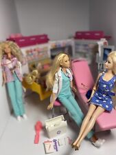 Juego de 4 muñecas Barbie Care Clinic ambulancia Mattel 2017 4 accesorios  segunda mano  Embacar hacia Argentina