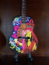 Guitarra acústica miniatura JANIS JOPLIN retrato recordações suporte GRÁTIS PRESENTE comprar usado  Enviando para Brazil