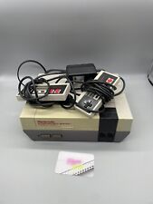 Consola Nintendo NES con todos los cables de conexión y dos mandos segunda mano  Embacar hacia Argentina