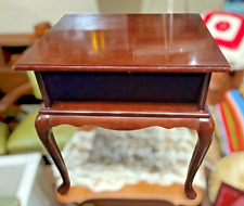 Mesa de cabeceira/mesa de cabeceira vintage Bombay Company com armazenamento comprar usado  Enviando para Brazil