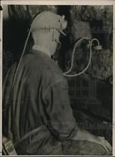 Foto de prensa de 1922 Monroe S. Bailey usa geófono para hacer rescate en la cueva de la mina en segunda mano  Embacar hacia Argentina