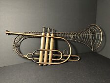 Instrumento de viento trompeta alambre dorado colgante de pared mediados de siglo moderno de metal 22"" de largo segunda mano  Embacar hacia Mexico