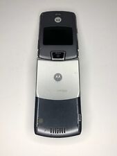 Usado, Teléfono celular Motorola RAZR V3c gris con espalda plateada abatible para Verizon tecnología vintage segunda mano  Embacar hacia Argentina