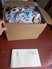 Selos GB kiloware caixa média 5kg + Gb em papel mistura de idades em envelopes etc vasto Q comprar usado  Enviando para Brazil