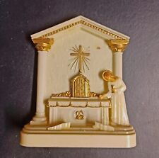 Mini altar-tabernáculo de plástico vintage católico dourado dos anos 50 com cálice. comprar usado  Enviando para Brazil