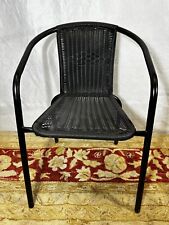 Cadeira de vime preta para área externa empilhável em bom estado usada, algumas falhas comprar usado  Enviando para Brazil