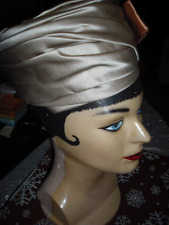 Chapéu turbante de cetim usado anos 60 Joan Crawford do cabeleireiro Sydney Guilaroff, usado comprar usado  Enviando para Brazil