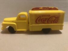 Camión de reparto Ford Coca-Cola vintage amarillo Marx con puertas abiertas segunda mano  Embacar hacia Argentina