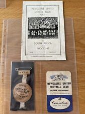 Cartão de fixação Newcastle United 1952 Tour África do Sul programa roseta RARO comprar usado  Enviando para Brazil
