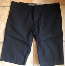 Bermuda short etnies d'occasion  Ventabren