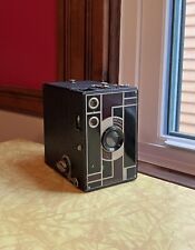 Cámara fotográfica Kodak Beau Brownie Box negro vino tinto diseño Walter Teague Art Deco segunda mano  Embacar hacia Argentina