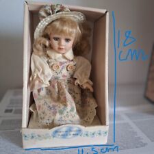 Petite poupée porcelaine d'occasion  Bourg-Achard