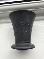 Vaso trompete Wedgwood preto basalto jasperware pena e cauda de gato motivo bulrush comprar usado  Enviando para Brazil