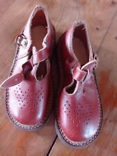 Anciennes chaussures cuir d'occasion  Saint-Martin-Valmeroux