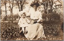 Usado, Cartão postal foto real RPPC da década de 1910 com aparência de estrela mãe e filha no banco do jardim comprar usado  Enviando para Brazil