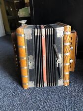 accordeon ancien d'occasion  Expédié en Belgium