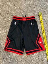 Shorts de basquete Nike Chicago Bulls tamanho médio Jordan, 18" L, 11" cintura, usado comprar usado  Enviando para Brazil