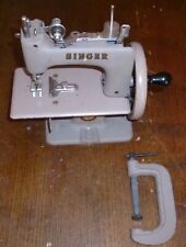 Usado, Máquina de costura infantil vintage feita no Canadá Singer Sew Handy modelo 20 COM BRAÇADEIRA comprar usado  Enviando para Brazil