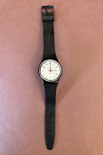 Usado, VINTAGE Relógio Suíço Swatch Unissex Pulseira Preta com Rosto Branco Hora/Data FUNCIONANDO comprar usado  Enviando para Brazil