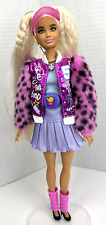 Boneca Barbie Extra #8 2021 Jaqueta Varsity Rosa Cabelo Loiro Bolsa de Fritar Viseira Excelente Estado Usado comprar usado  Enviando para Brazil