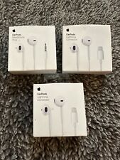 Lote de 3 auriculares Apple con conector Lightning con cable para iPhone segunda mano  Embacar hacia Argentina