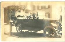 Foto sépia antiga vintage carro antigo automóvel hidrante homem mulher comprar usado  Enviando para Brazil