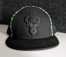 Boné Milwaukee Bucks New Era Snapback preto blackout verde logotipo tubulação NBA, usado comprar usado  Enviando para Brazil