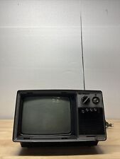 TV portátil vintage en blanco y negro Hitachi IU-54 en funcionamiento con cable de alimentación en buen precio segunda mano  Embacar hacia Argentina