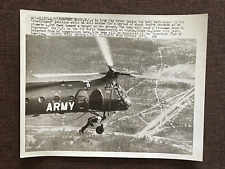 1960 News Photo Army Skydiver H-21 helicóptero Fort Bragg N.C. comprar usado  Enviando para Brazil