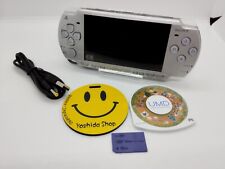 Sistema Sony PSP 2000 PLATEADO con Carga Importación Playstation portátil Región Libre segunda mano  Embacar hacia Argentina