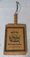 Placa de parede de madeira vintage "Bless This Lousy Trailer" mini tábua de corte usada 8" comprar usado  Enviando para Brazil
