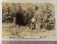 Fotografia instantânea de homem andando de motocicleta através da floresta ~1937 comprar usado  Enviando para Brazil