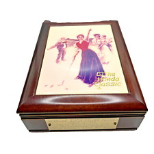 Usado, Caixa de madeira bugigangas lembrança forrado de veludo mulheres golfistas retrato por H Fisher comprar usado  Enviando para Brazil