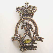 Freddie Mercury Official 1992 Gold Tribute Concert Metal Pin Badge (Queen) comprar usado  Enviando para Brazil