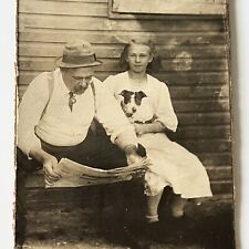 Fotografia antiga de cartão de armário linda garota Jack Russel Terrier cachorro homem leitura, usado comprar usado  Enviando para Brazil