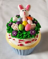 Estatuilla de cupcake de conejo de Pascua decoración huevos de Pascua 4" de alto, usado segunda mano  Embacar hacia Argentina
