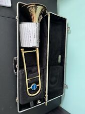 Trombone Getzen 451 com estojo arranhões e nome esculpido no instrumento veja fotos comprar usado  Enviando para Brazil