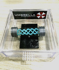 Resident Evil Umbrella Corporation T-Virus Prop em frasco de vidro e vitrine, usado comprar usado  Enviando para Brazil