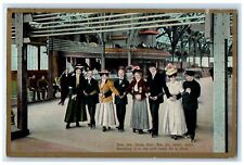 Cartão postal 1909 homens e mulheres em pé em uma fileira para skate Hastings Nebraska NE, usado comprar usado  Enviando para Brazil
