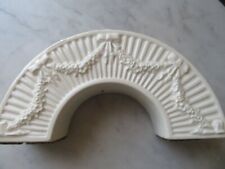 Jarrón jardinero blanco curvado cerámica cerámica vintage antiguo arcos guirnaldas agrietadas, usado segunda mano  Embacar hacia Argentina