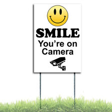 Plástico de vigilancia de seguridad Smile You're On para cámara con letrero de coroplasto de estacas, usado segunda mano  Embacar hacia Argentina