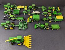 Lote de 22 piezas de tractores, combinaciones e implementaciones diecast John Deere segunda mano  Embacar hacia Argentina