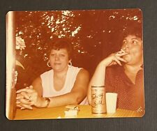 FOTO ENCONTRADA FOTO VINTAGE Homem e Mulher Fumando Bebendo Tuborg Lata de Cerveja Dourada comprar usado  Enviando para Brazil