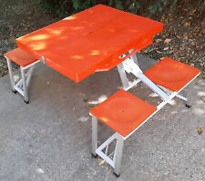 Mesa y bancos de picnic plegables portátiles de resina roja • 34 W x 26 D x 27 H usados segunda mano  Embacar hacia Argentina