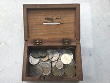 Antiga caixa de dinheiro vitoriana de madeira de frutas com moedas de prata estrangeiras comprar usado  Enviando para Brazil