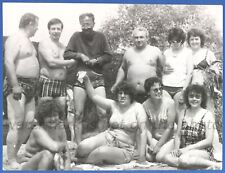 Hombres y mujeres en trajes de baño en la playa Descanso en la URSS Foto vintage segunda mano  Embacar hacia Argentina