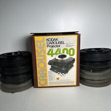 Proyector de diapositivas Kodak Carousel 4400 102 mm f/2,8 control remoto con 8 carretes adicionales y caja segunda mano  Embacar hacia Argentina