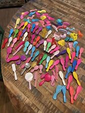 Lote de 100 cepillos y peines vintage para muñecas segunda mano  Embacar hacia Mexico