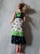 Bambola barbie fiori usato  Pray